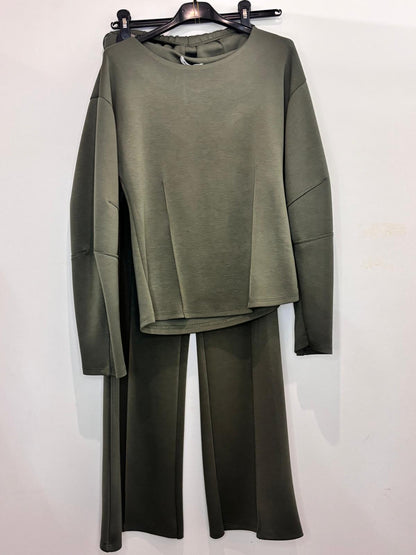 Ensemble uni – haut à manches longues et pantalon droit
