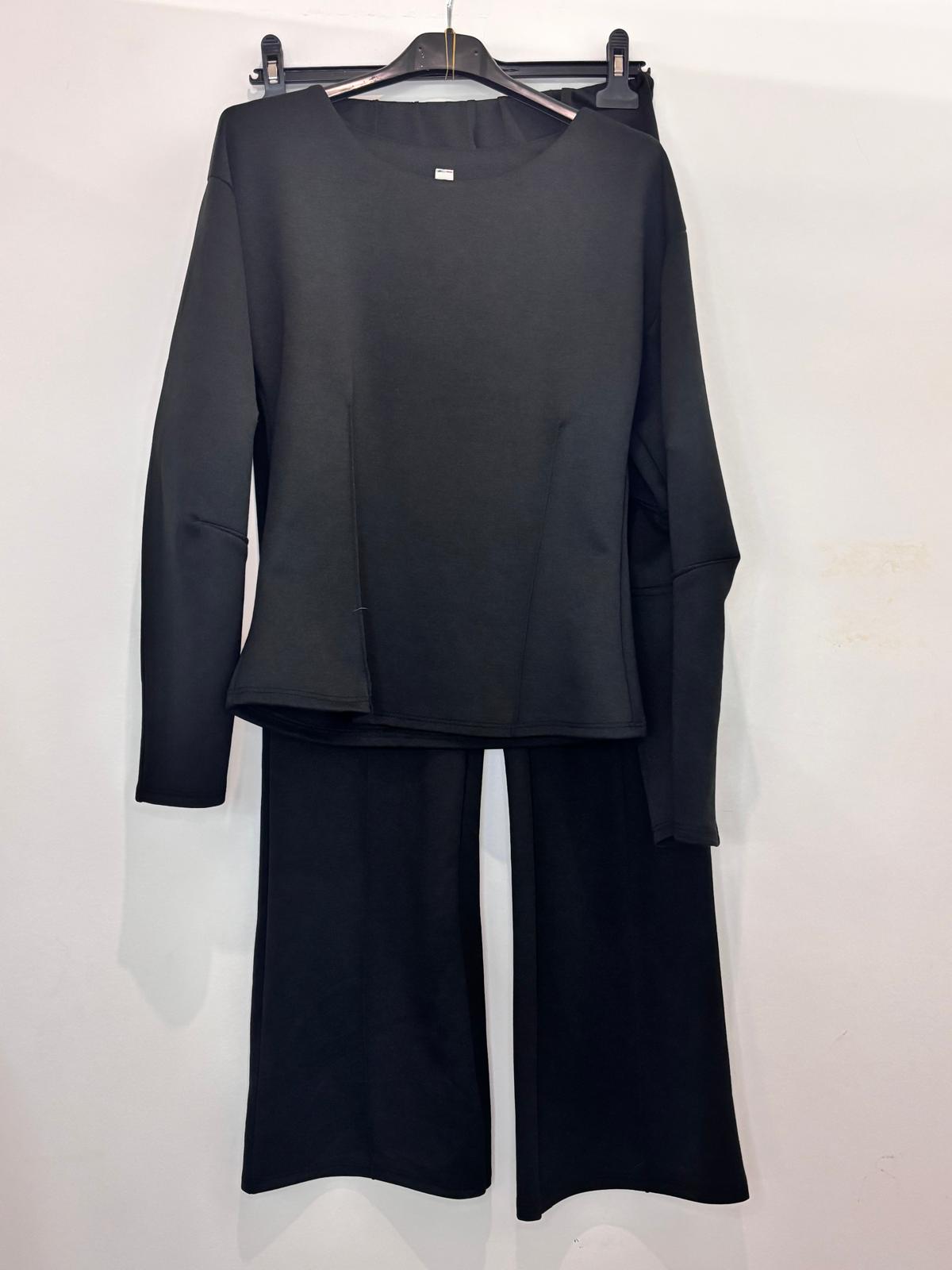 Ensemble uni – haut à manches longues et pantalon droit