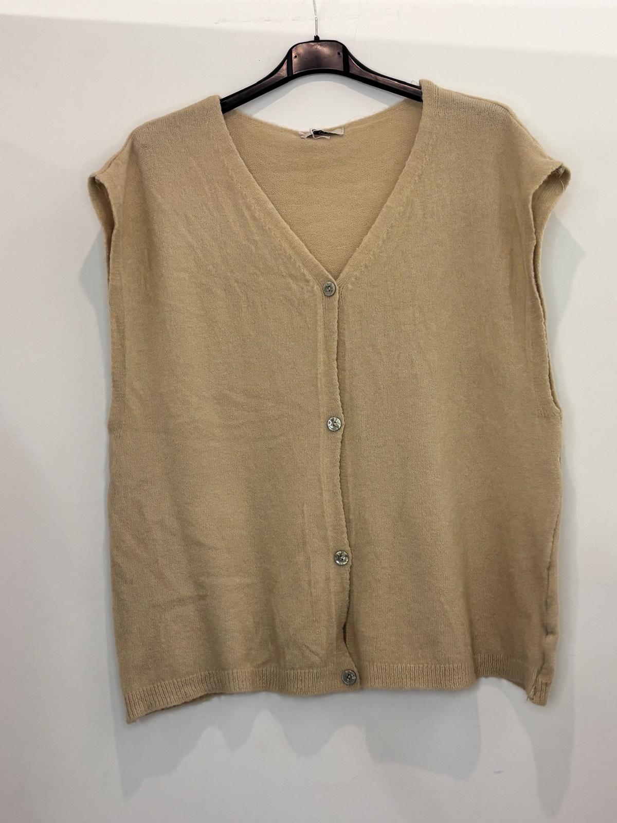 Top en maille à boutons – coupe ample et col V