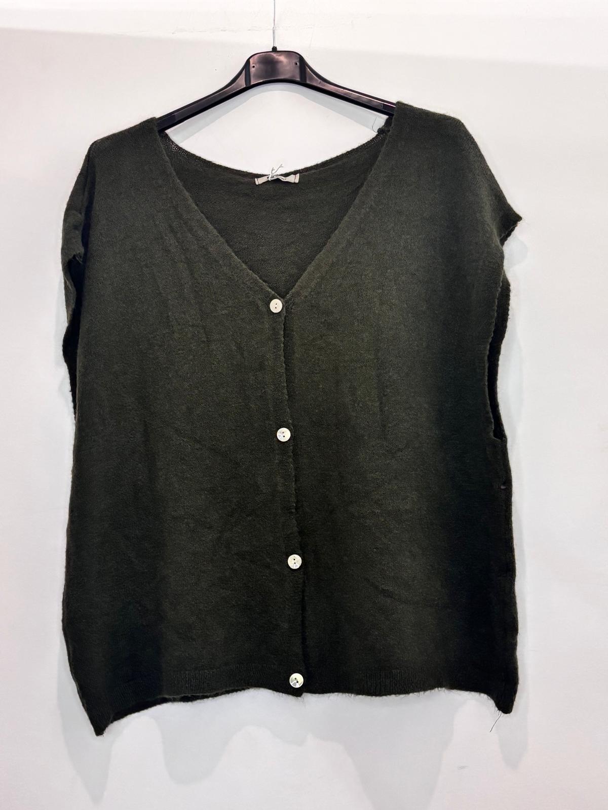 Top en maille à boutons – coupe ample et col V