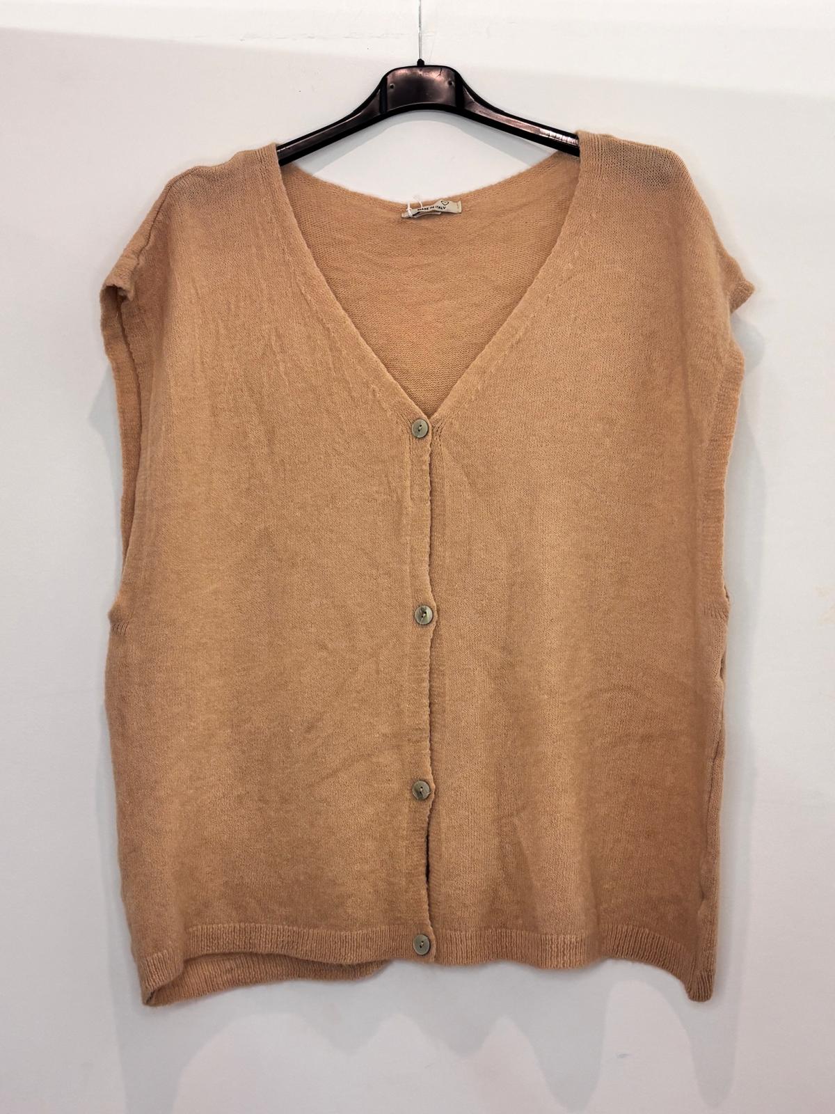 Top en maille à boutons – coupe ample et col V