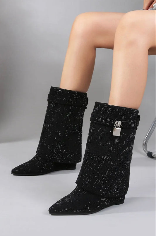 Bottes noires à strass et bride décorative