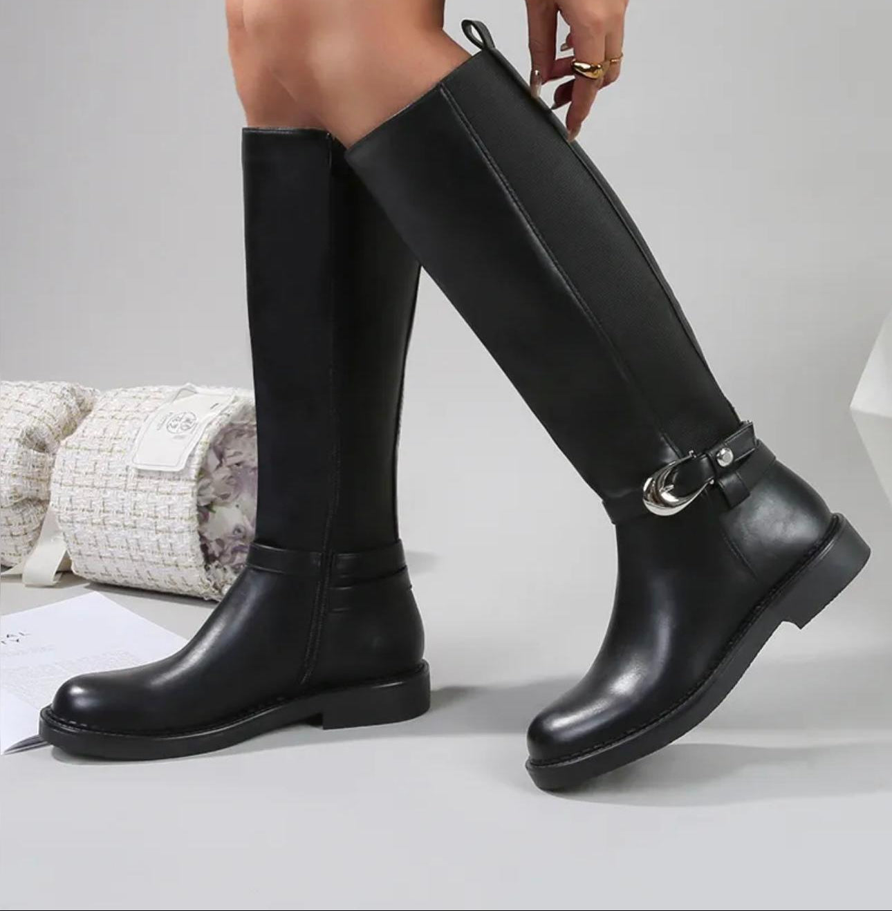 Bottes cavalières à boucle argentée