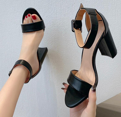 Sandales à talon carré et lanière cheville ajustable