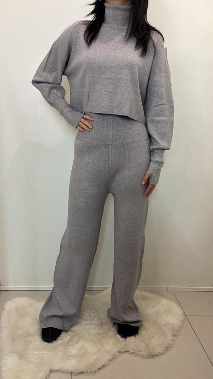 Ensemble côtelé avec col montant et ouverture pour le pouce