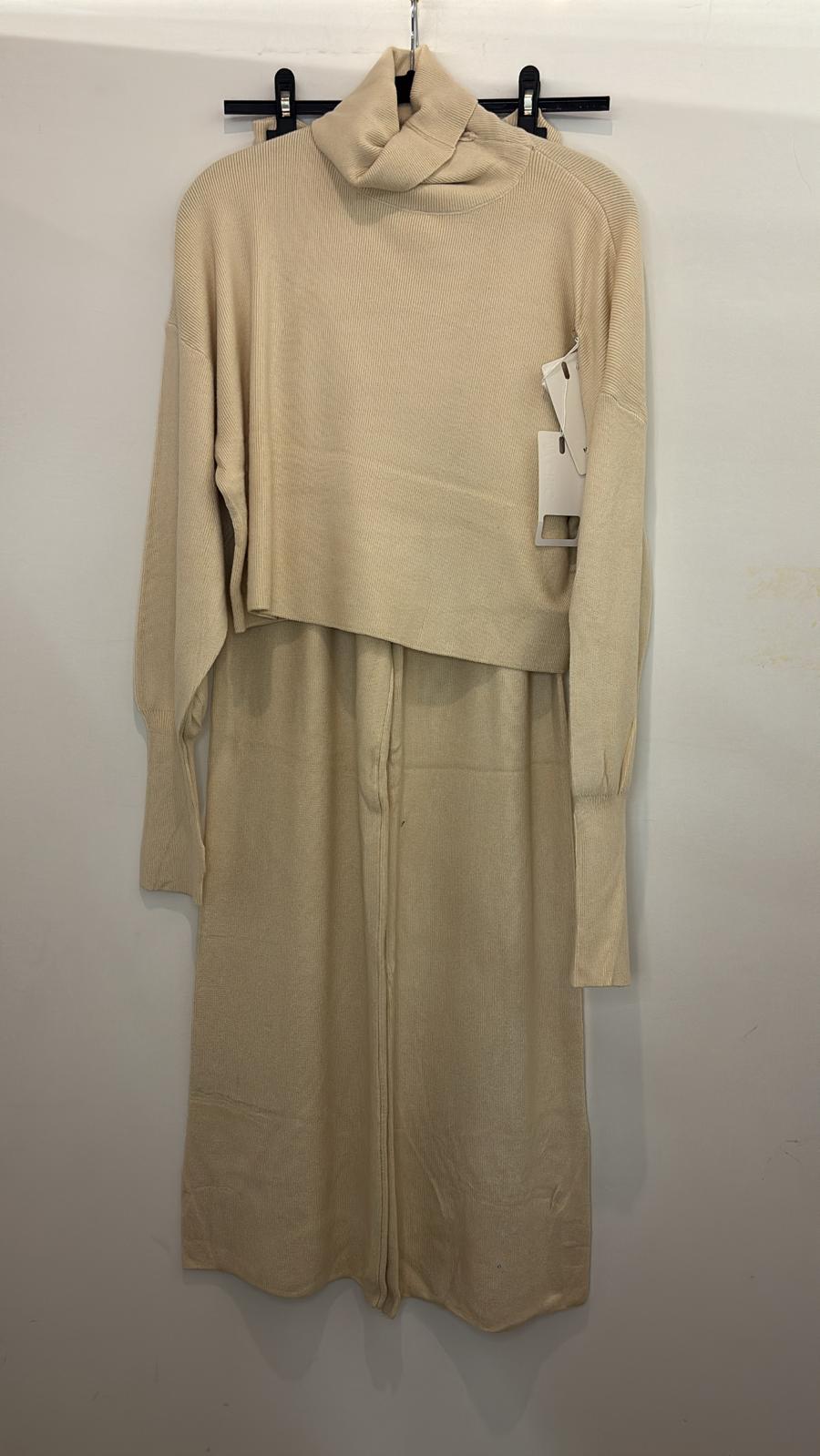 Ensemble côtelé avec col montant et ouverture pour le pouce