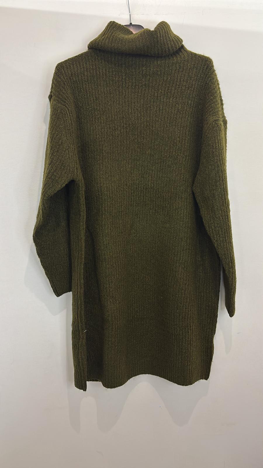 Robe pull à col roulé en maille épaisse