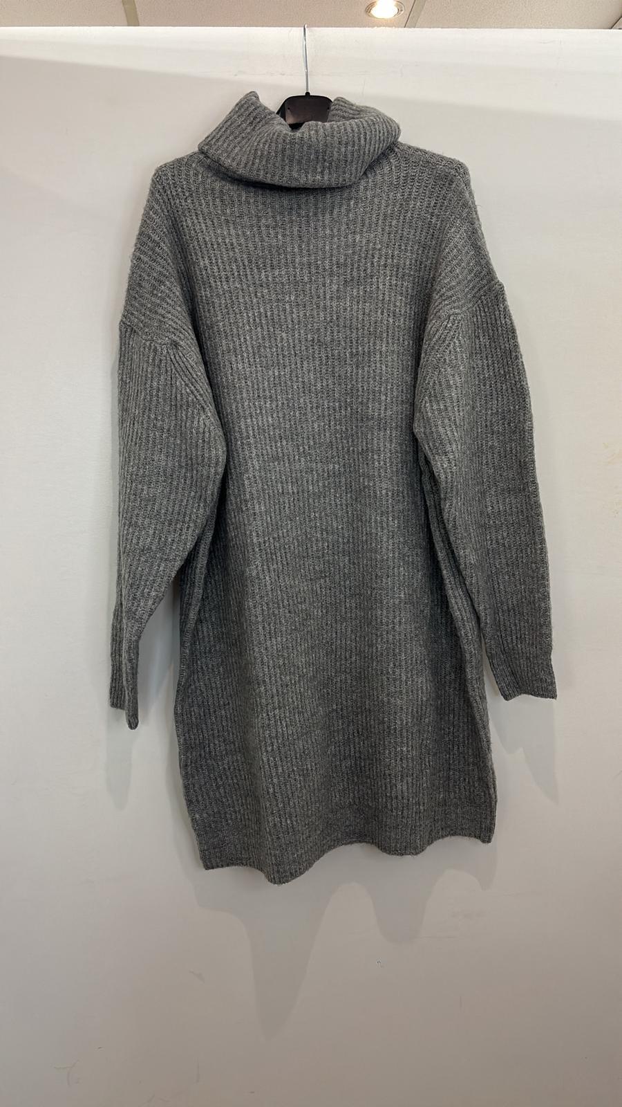 Robe pull à col roulé en maille épaisse