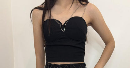 Top bustier noir à bretelles fines chaînées et décolleté cœur