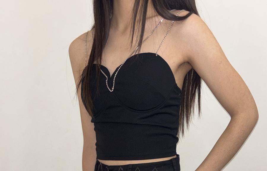 Top bustier noir à bretelles fines chaînées et décolleté cœur