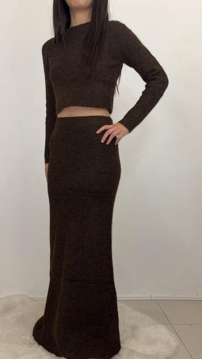 Ensemble en maille – pull court et jupe longue assortie