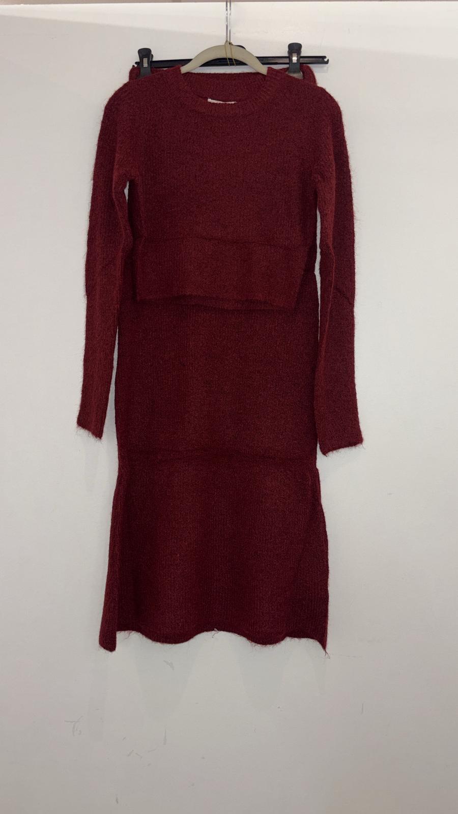 Ensemble en maille – pull court et jupe longue assortie