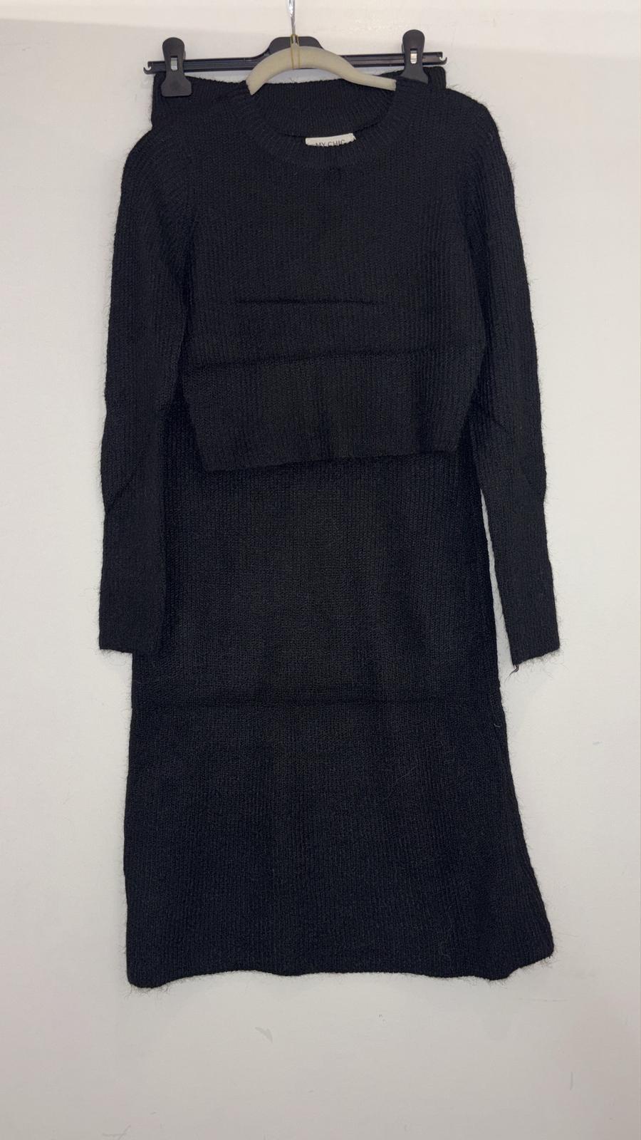 Ensemble en maille – pull court et jupe longue assortie