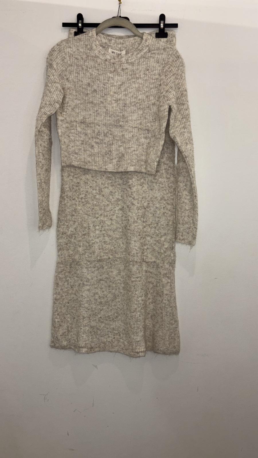 Ensemble en maille – pull court et jupe longue assortie