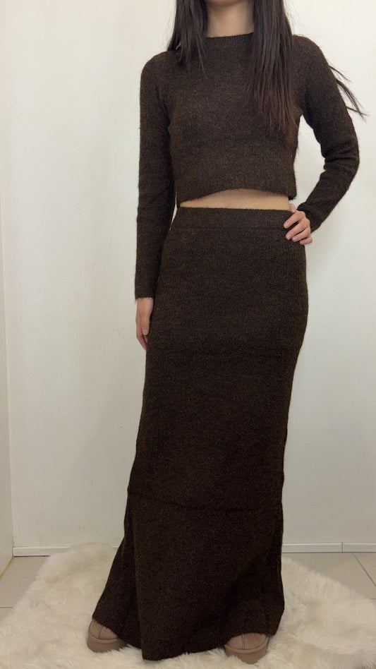 Ensemble en maille – pull court et jupe longue assortie