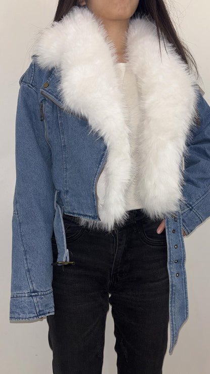 Veste en jean à grand col en fausse fourrure blanche