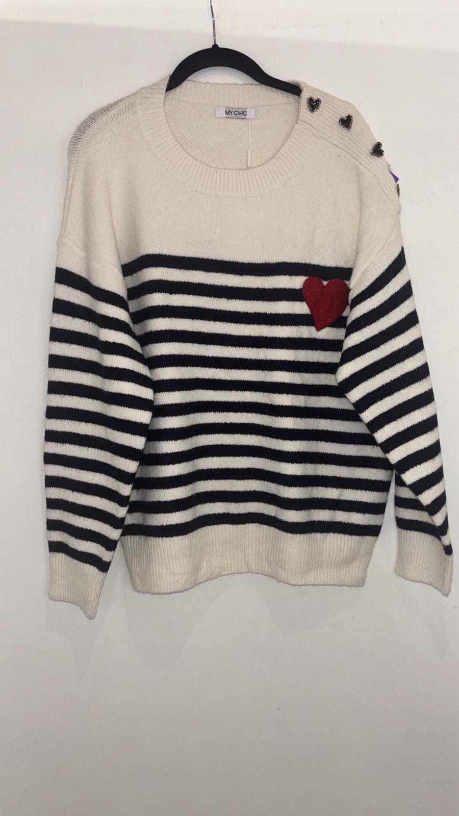 Pull marinière à rayures et cœur rouge