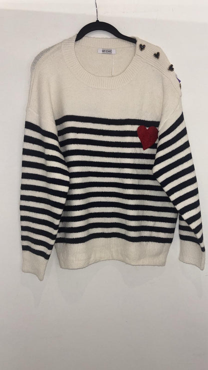 Pull marinière à rayures et cœur rouge