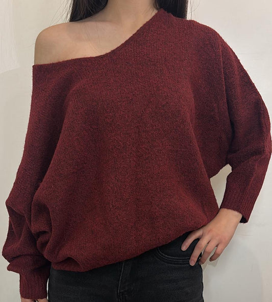 Pull asymétrique épaules dénudées