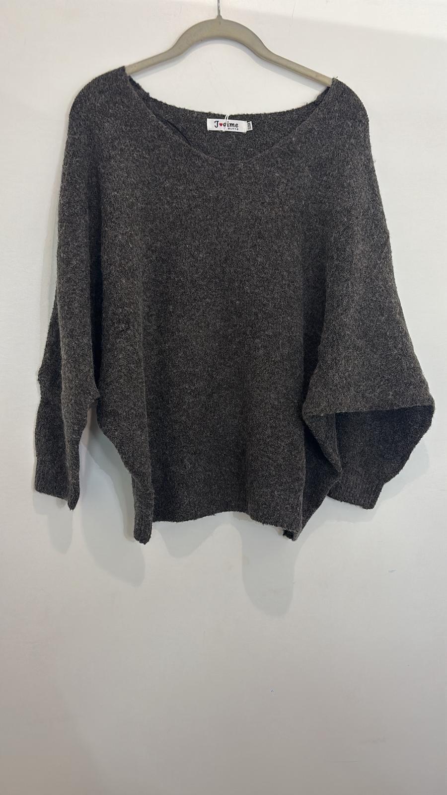 Pull asymétrique épaules dénudées