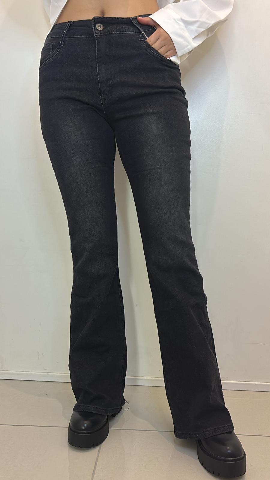 Jean noir taille haute coupe fit & flare