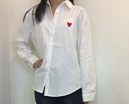 Chemise cœur rouge brodé