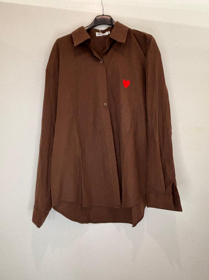 Chemise cœur rouge brodé
