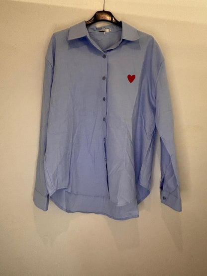 Chemise cœur rouge brodé