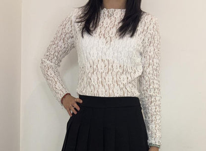 Top en dentelle manches longues