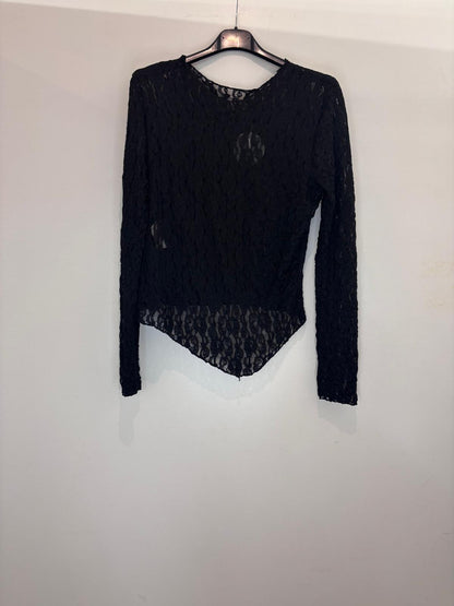 Top en dentelle manches longues