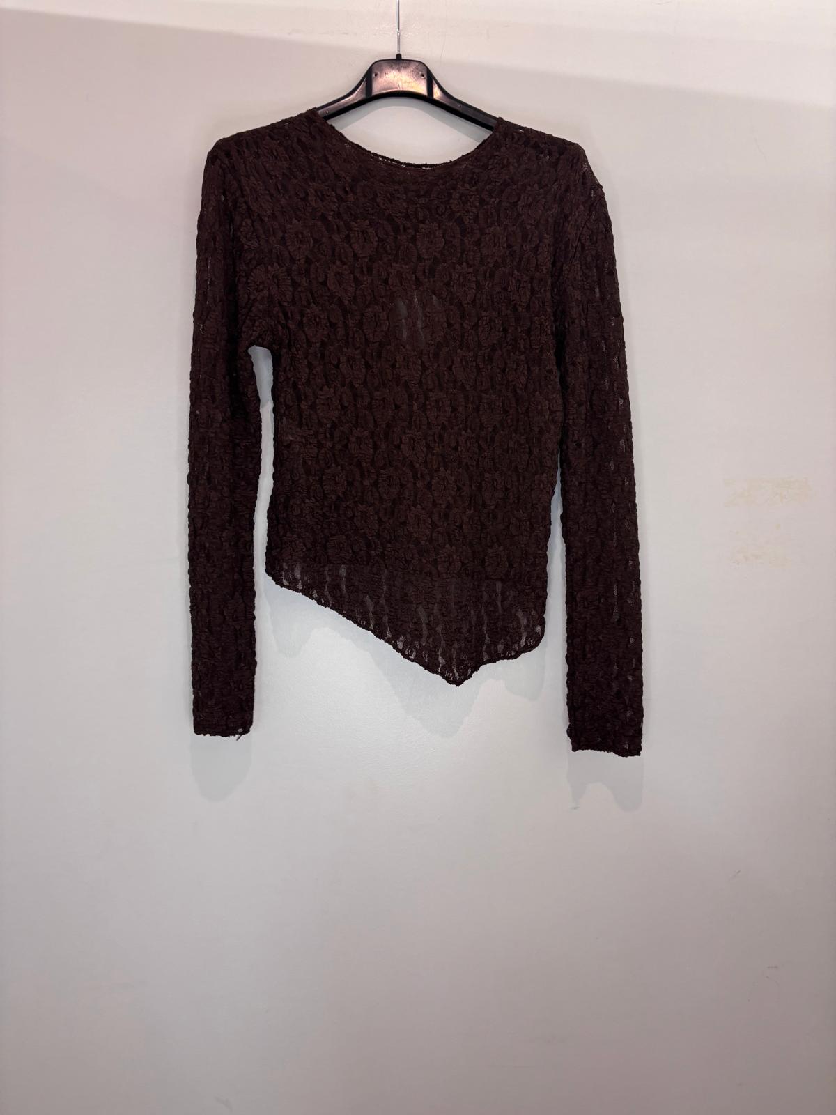 Top en dentelle manches longues