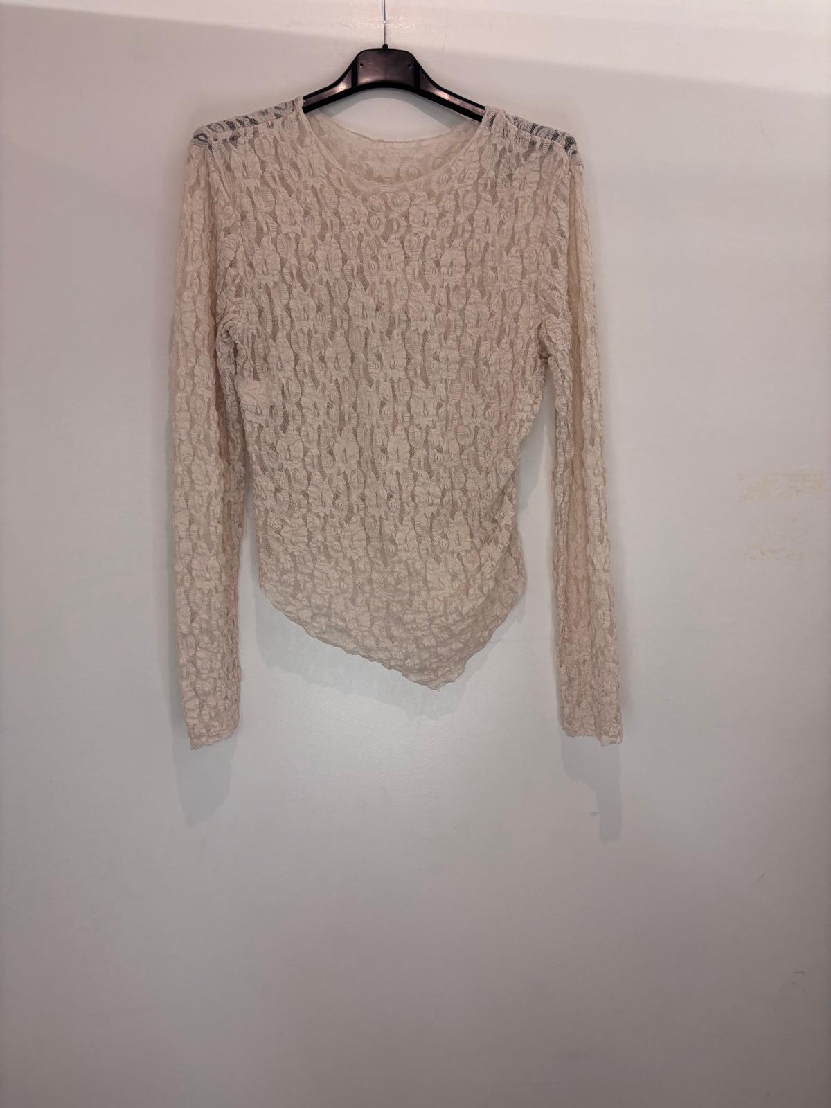 Top en dentelle manches longues