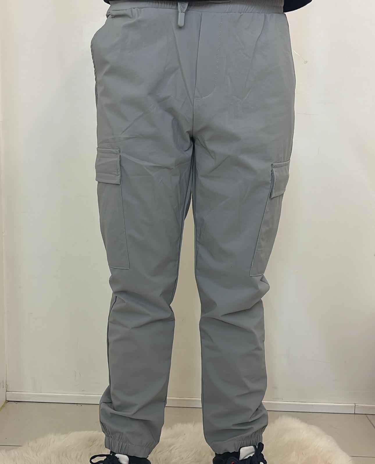 Cargo gris à poches latérales