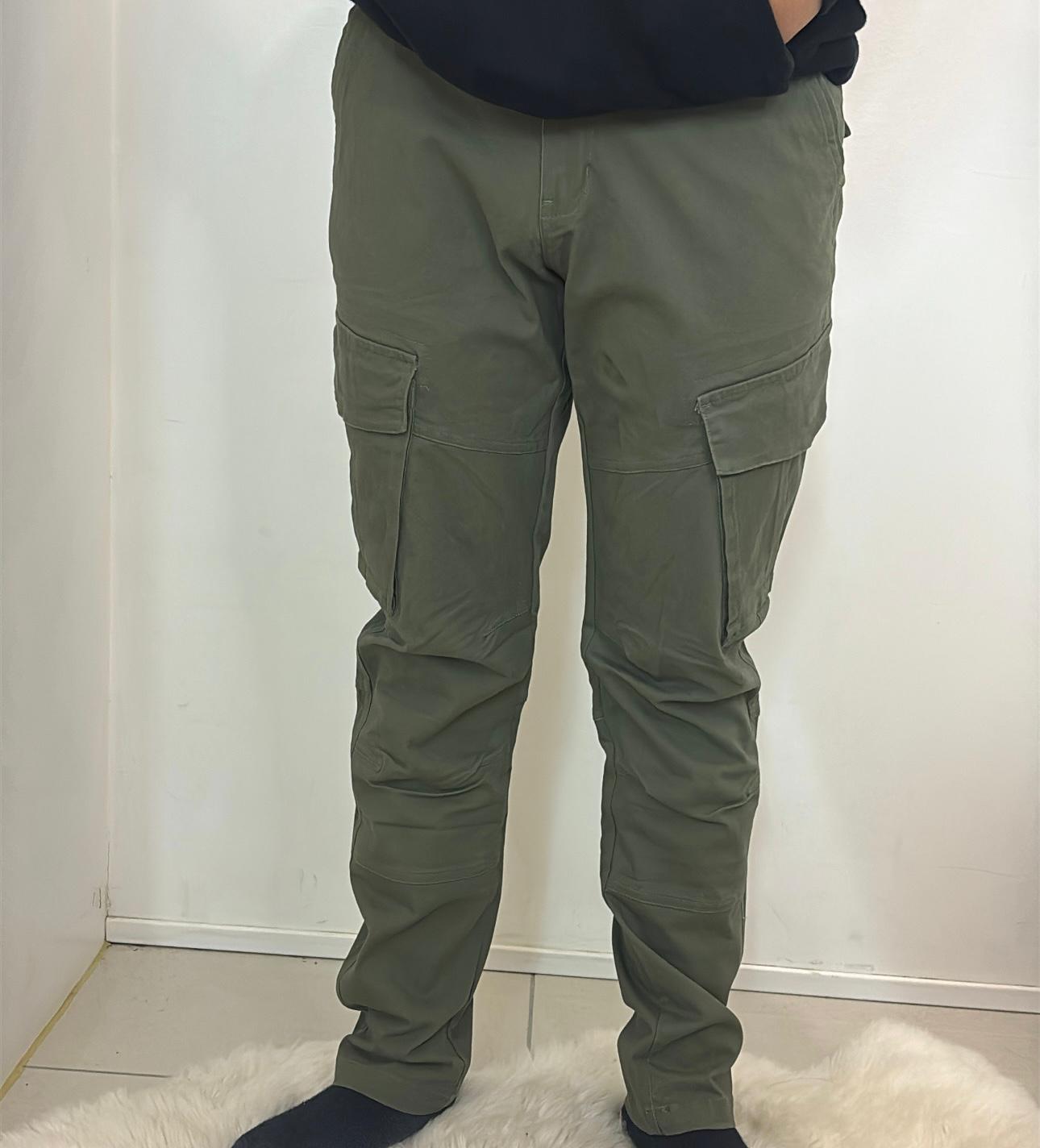 Cargo classique coupe slim et poches renforcées