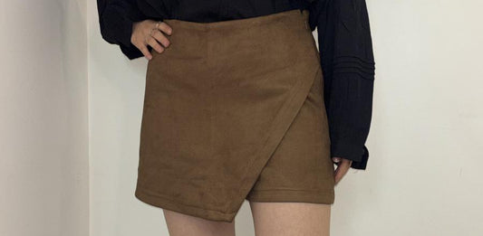 Short jupe portefeuille en suédine