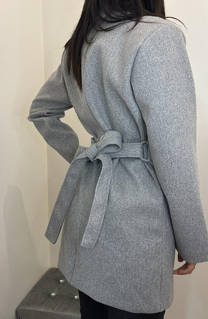 Manteau droit à boutons dorés