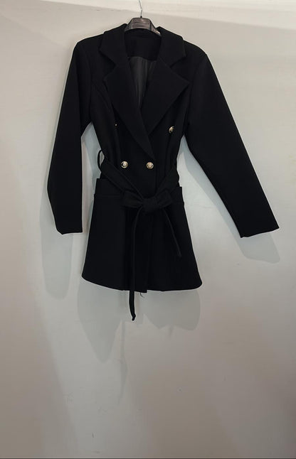 Manteau droit à boutons dorés