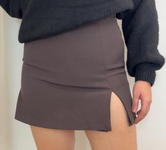 Short jupe courte fendue sur le côté à coupe ajustée