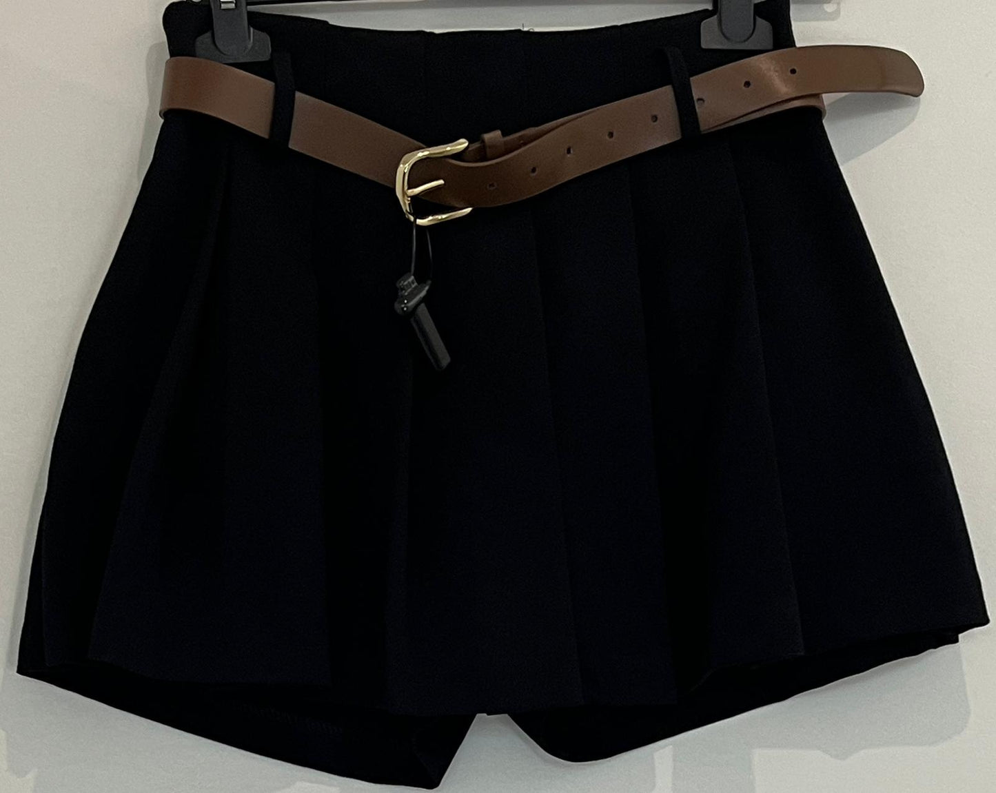 Short jupe plissée avec ceinture intégrée et plis réguliers