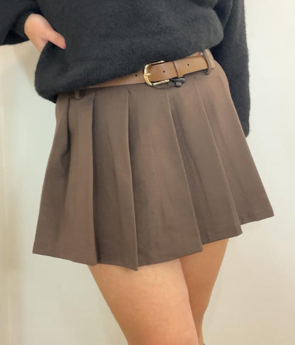 Short jupe plissée avec ceinture intégrée et plis réguliers