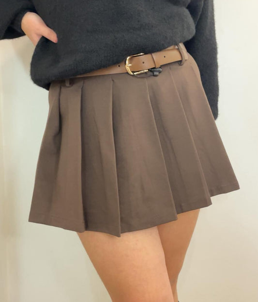 Short jupe plissée avec ceinture intégrée et plis réguliers