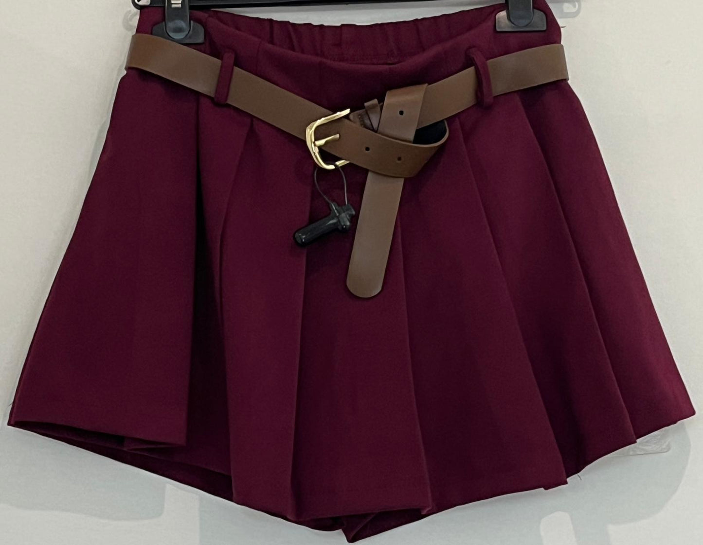Short jupe plissée avec ceinture intégrée et plis réguliers