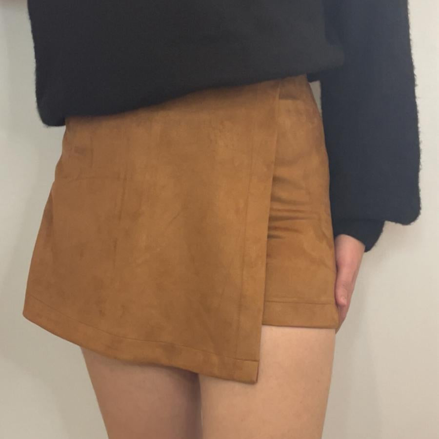 Short jupe en suédine coupe portefeuille élégante