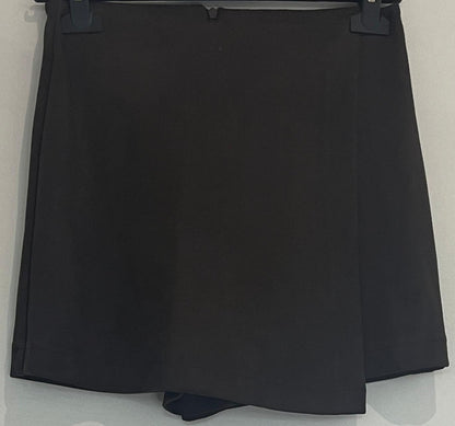 Short jupe en suédine coupe portefeuille élégante