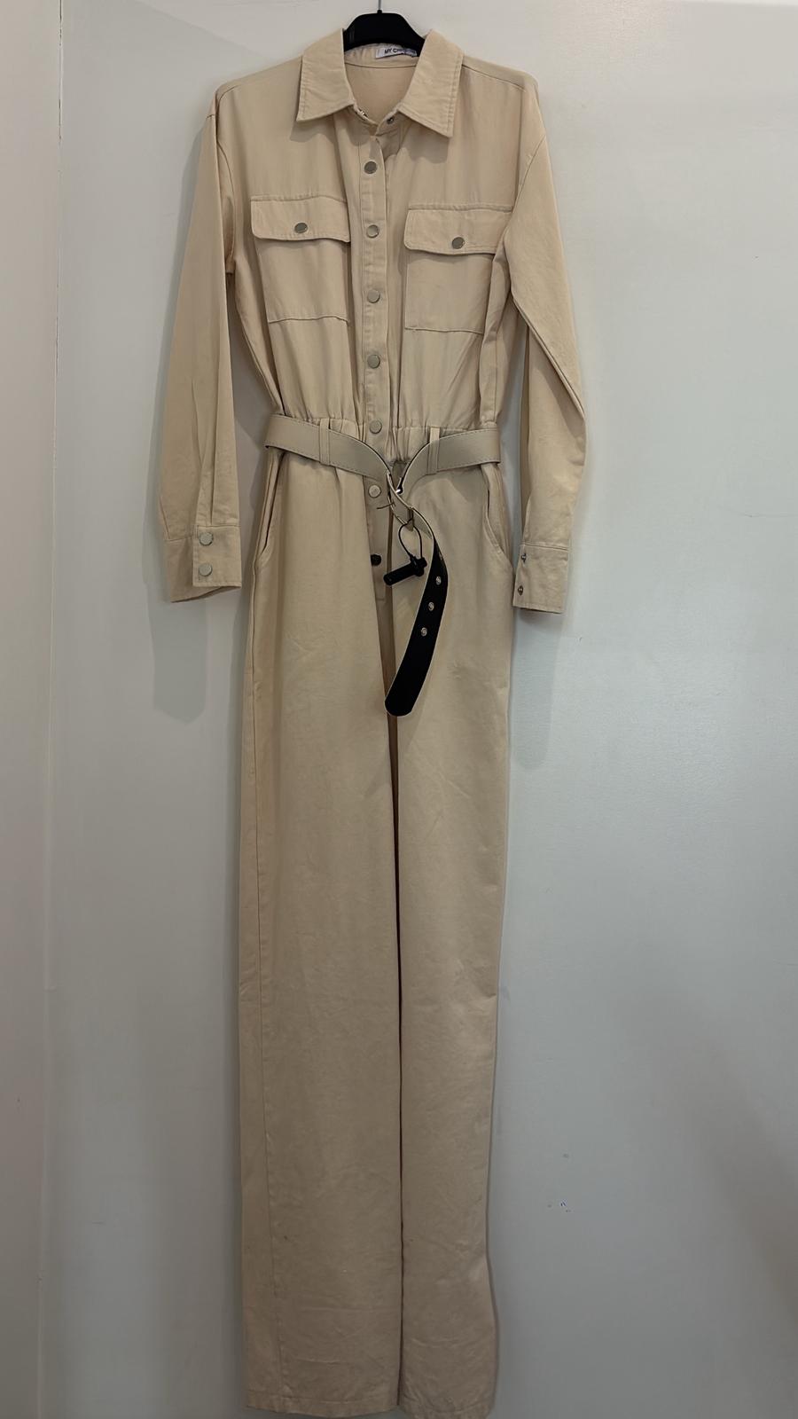 Combinaison avec ceinture assortie