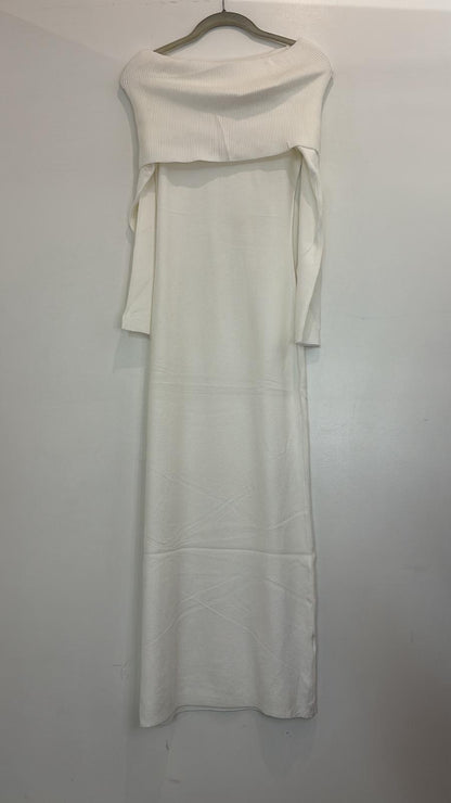 Robe pull épaules dénudées en maille