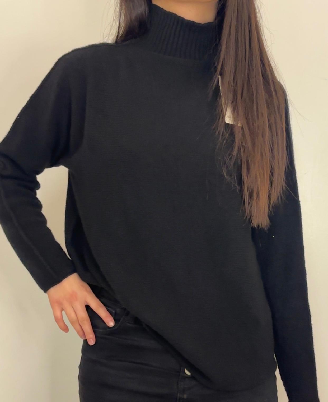 Pull col montant coupe ample et maille douce