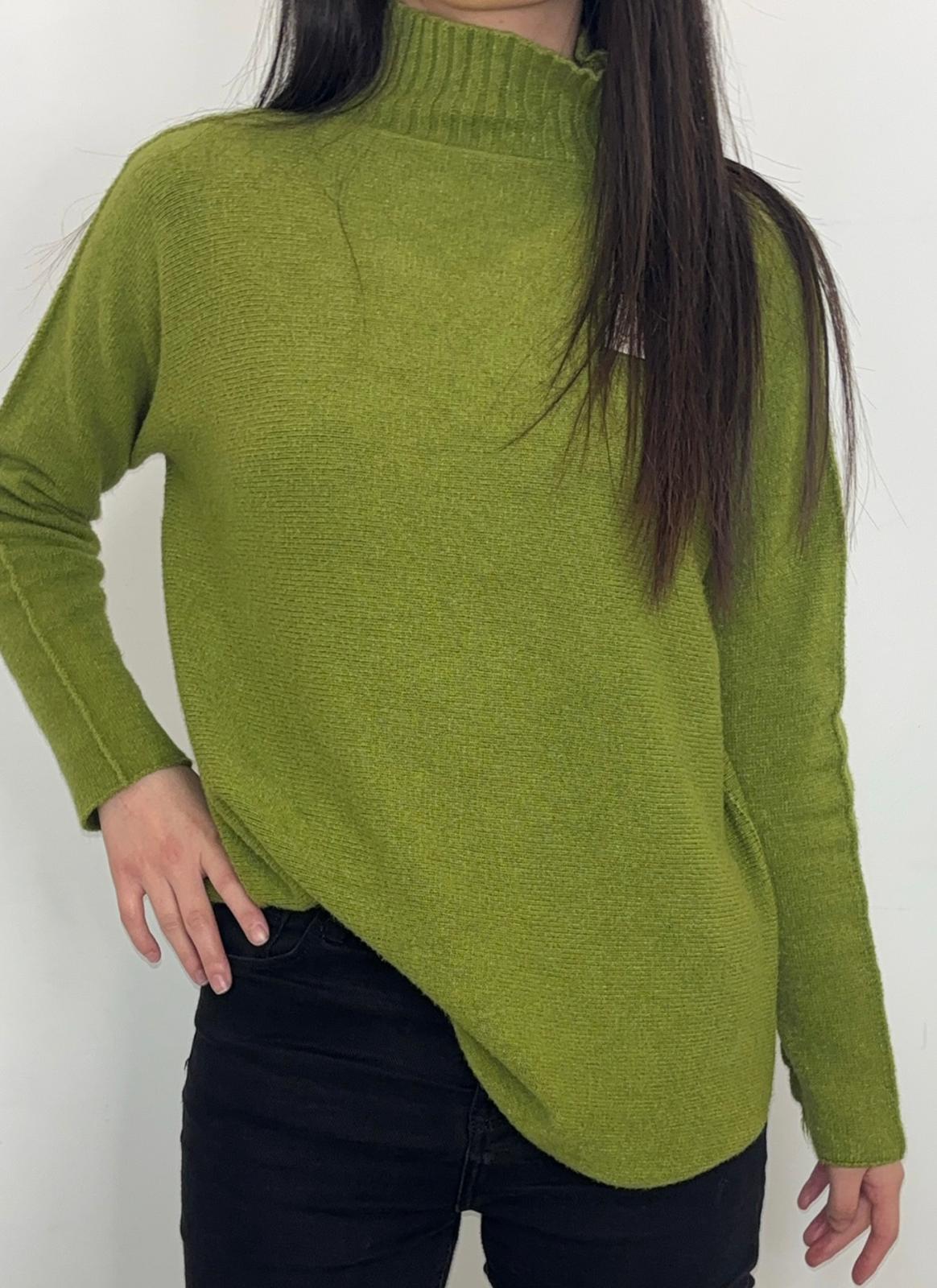 Pull col montant coupe ample et maille douce