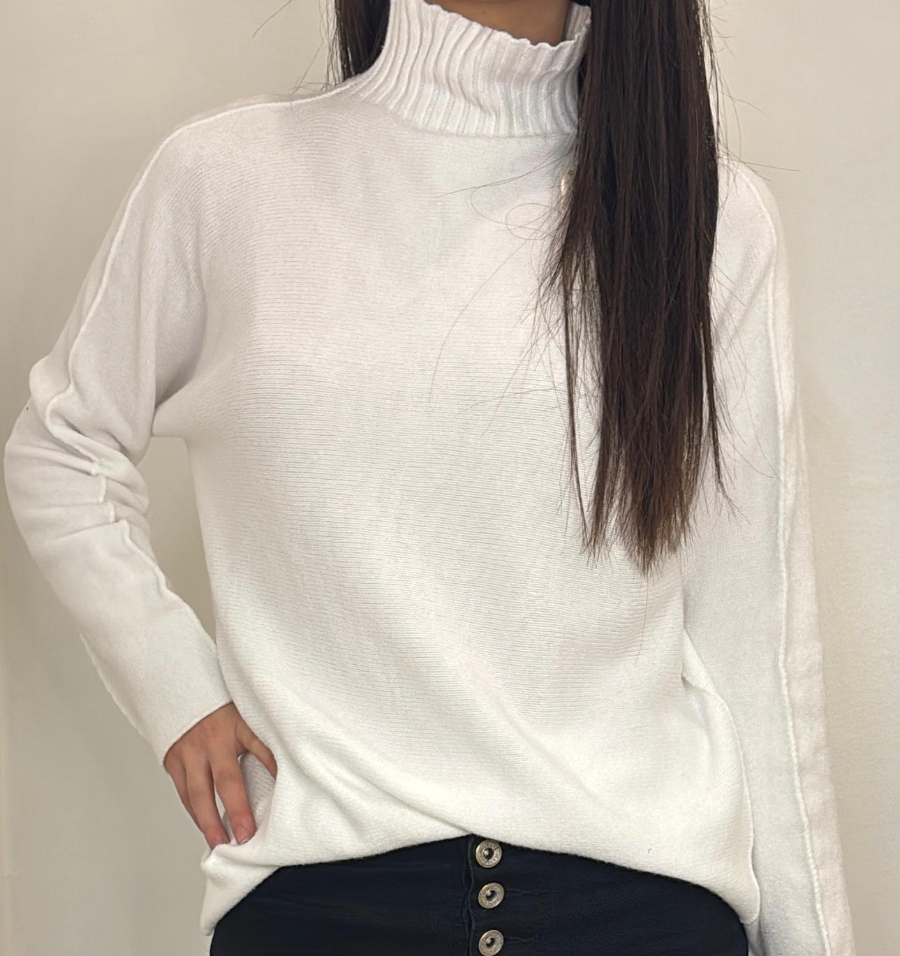 Pull col montant coupe ample et maille douce