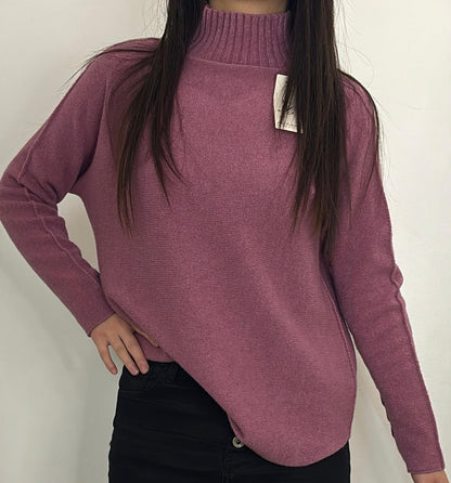 Pull col montant coupe ample et maille douce